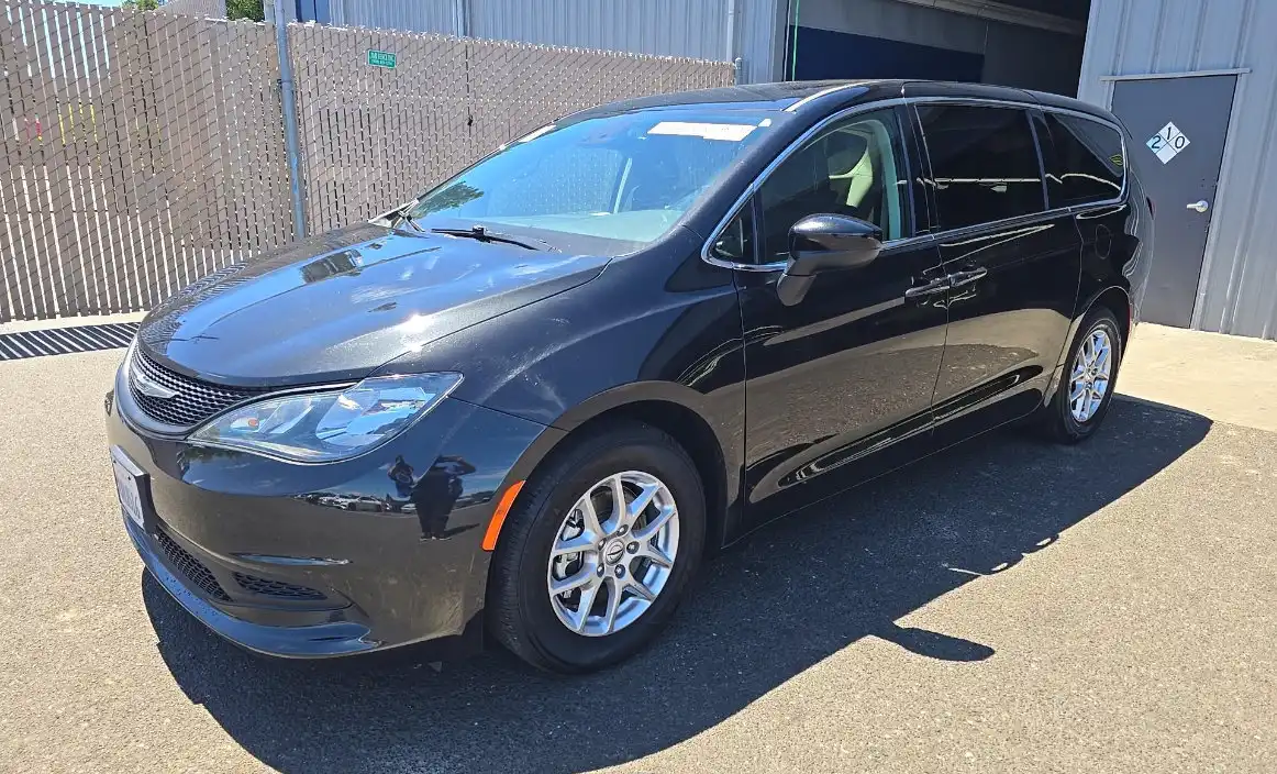 2024 Chrysler Voyager LX's photo
