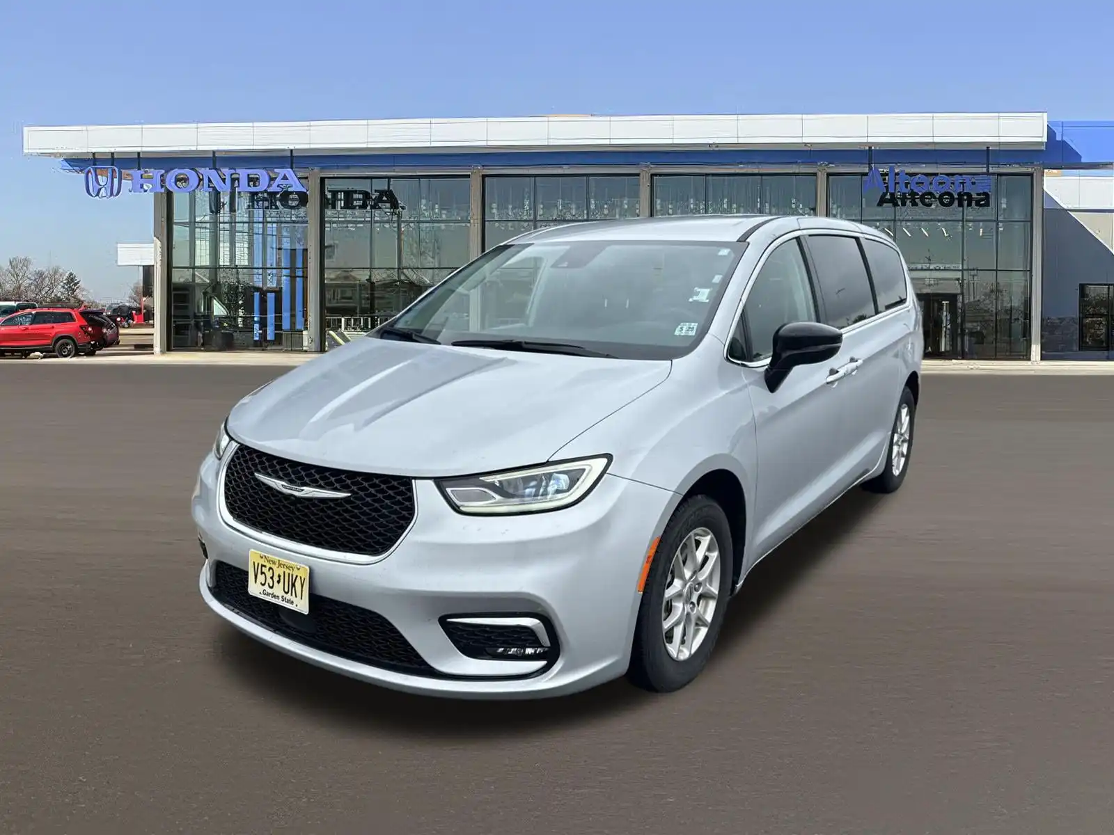 2024 Chrysler Pacifica Touring L's photo