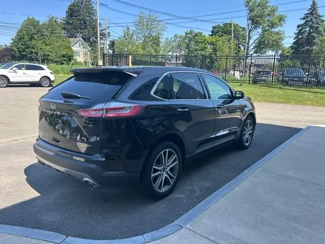 2024 Ford Edge Titanium AWD photo 5