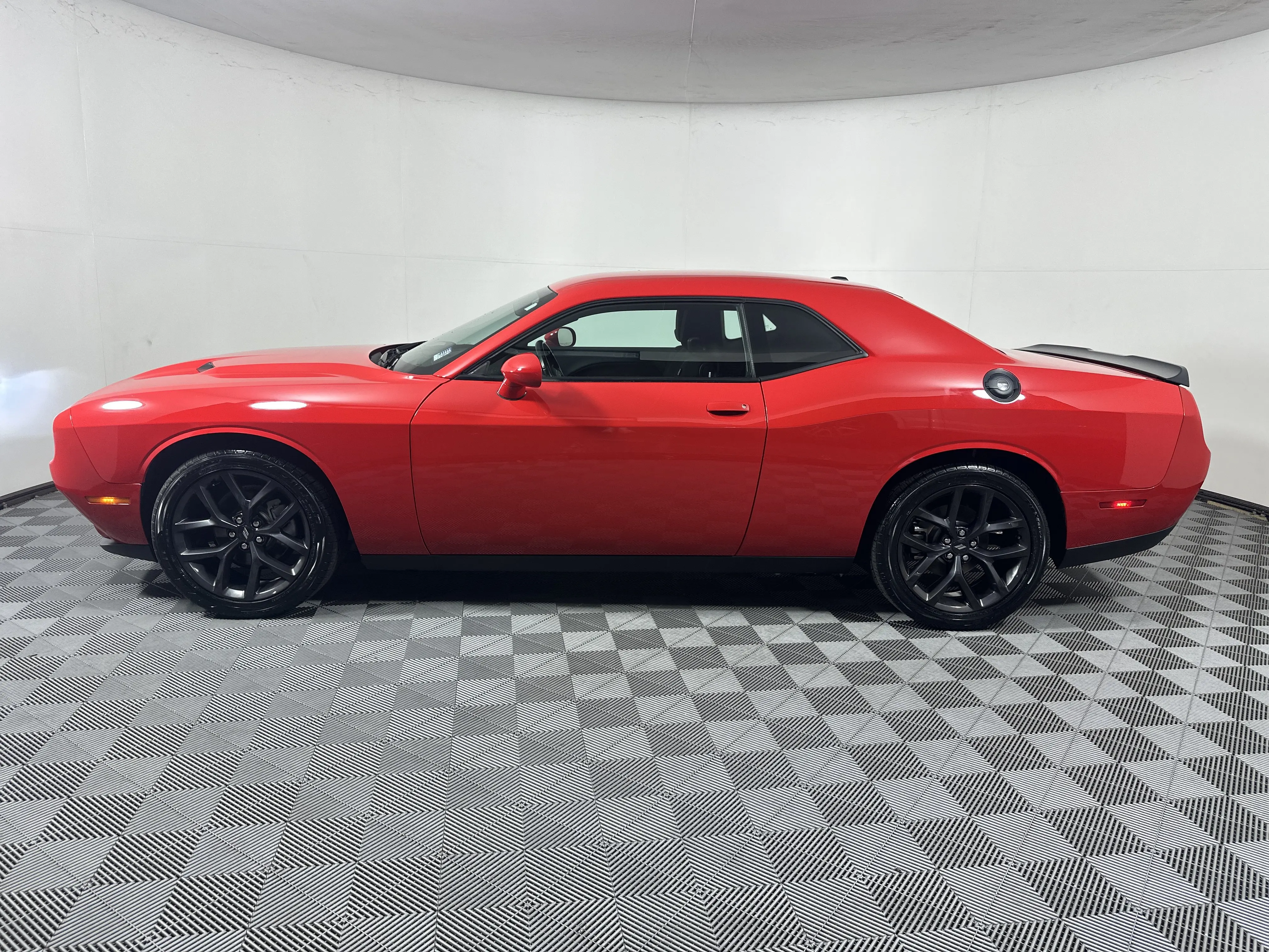 2021 Dodge Challenger SXT Auto photo 4