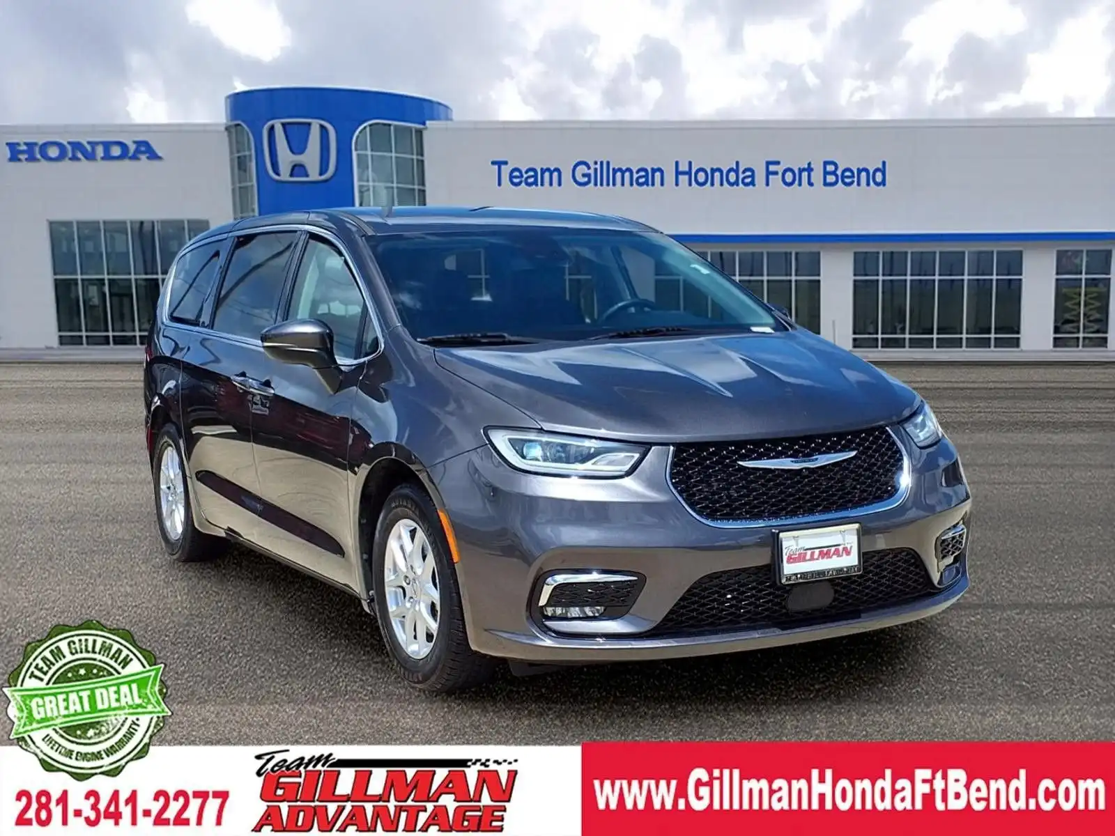 2023 Chrysler Pacifica Touring L's photo