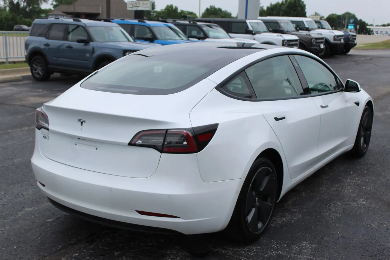 2021 Tesla Model 3 Standard Range Plus photo 5