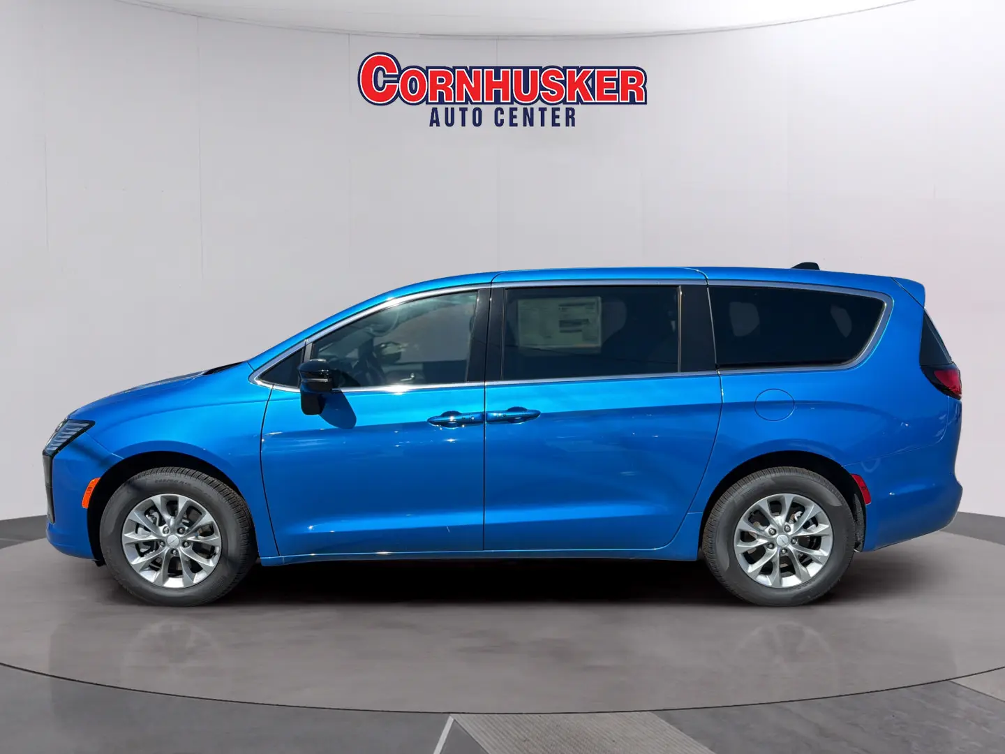 2027 Chrysler Pacifica Select AWD photo 4