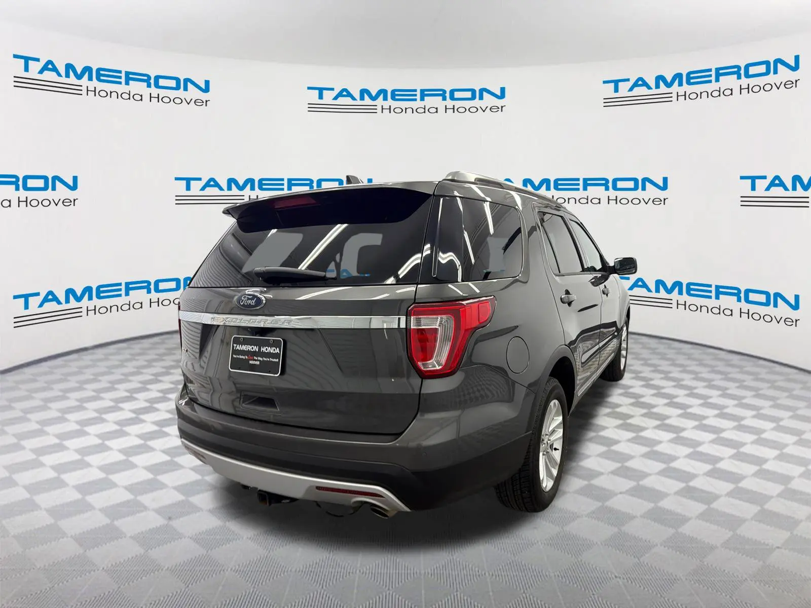 2017 Ford Explorer XLT FWD photo 5