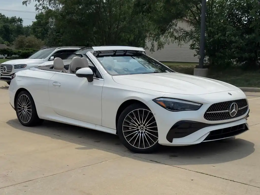 2026 Mercedes-Benz CLE CLE 450 4Matic Cabriolet's photo