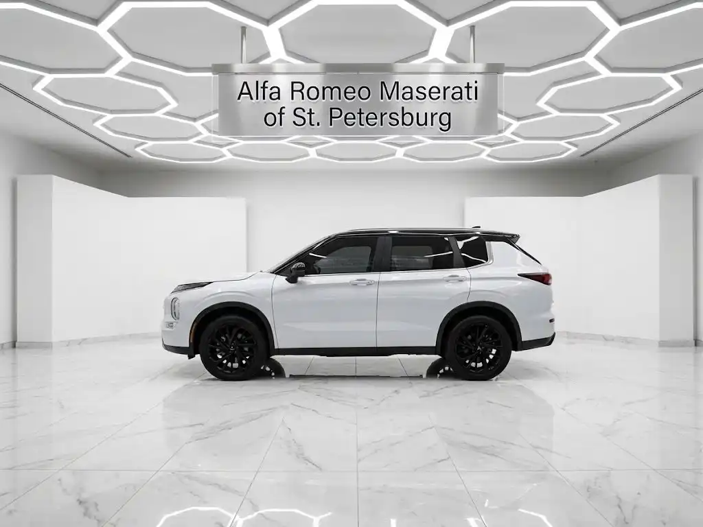 2023 Mitsubishi Outlander SEL Black Edition FWD's photo