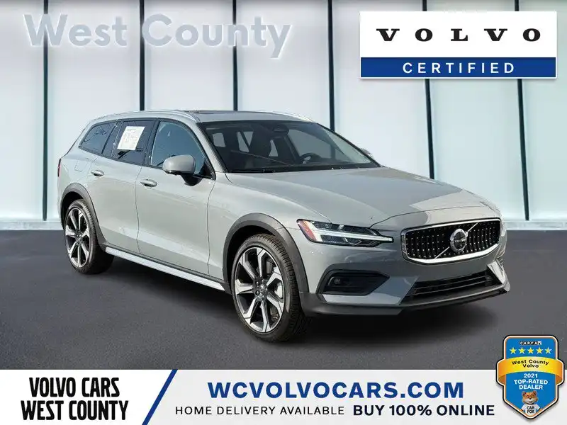2025 Volvo V60 Cross Country B5 Ultra AWD's photo