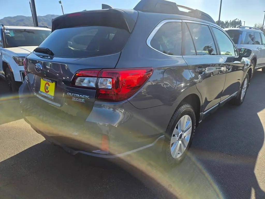 2017 Subaru Outback 2.5i Premium photo 5