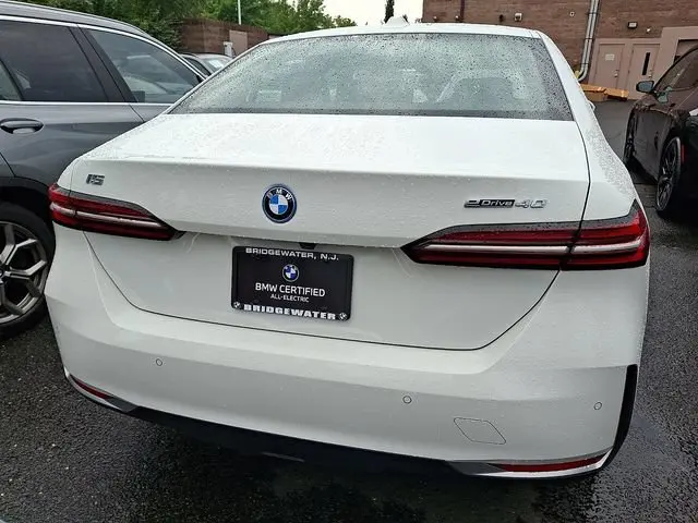 2024 BMW i5 eDrive40 Sedan photo 4
