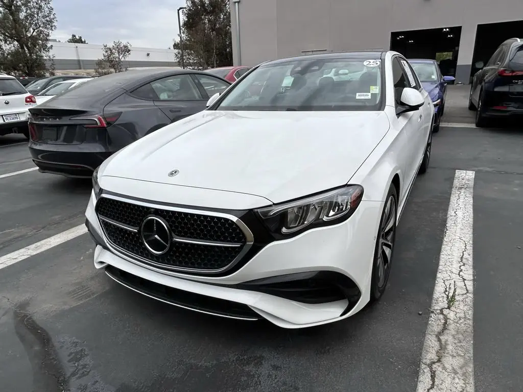 2025 Mercedes-Benz E-Class E350 4MATIC photo 3