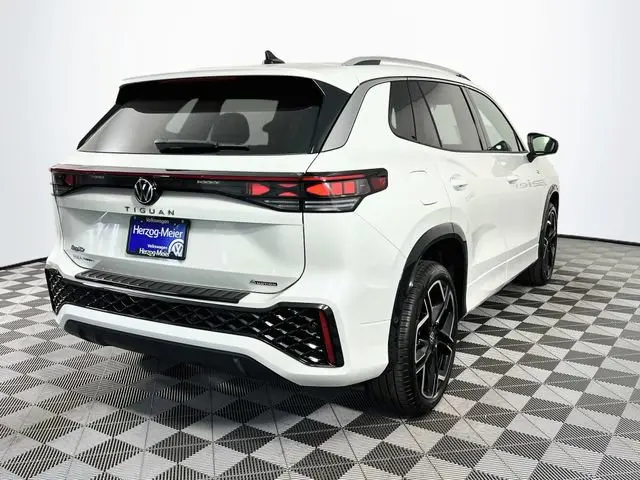2026 Volkswagen Tiguan 2.0T SEL R-Line Turbo 4Motion photo 5