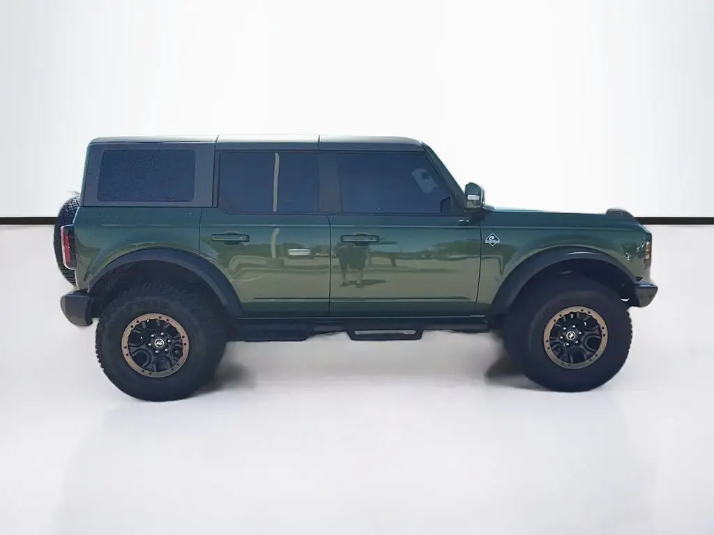 2023 Ford Bronco Outer Banks 4WD photo 4