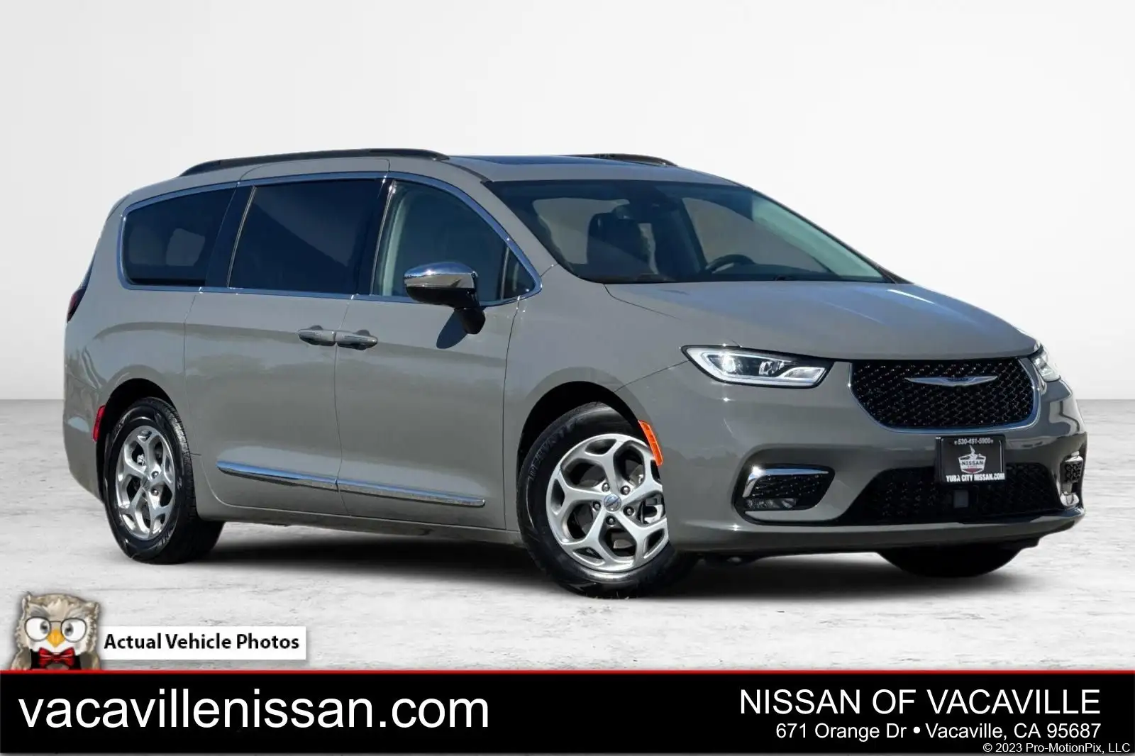 2023 Chrysler Pacifica Limited's photo