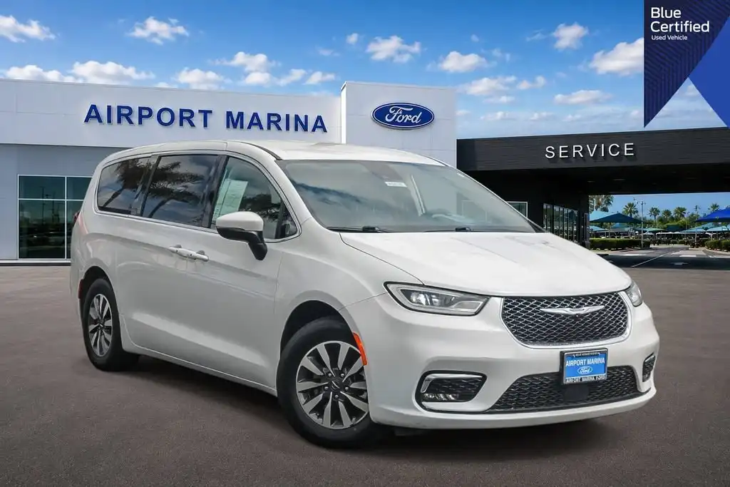 2023 Chrysler Pacifica Hybrid Touring L's photo