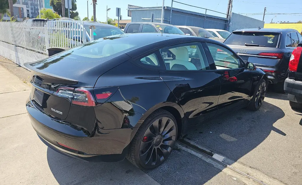2023 Tesla Model 3 Performance photo 5