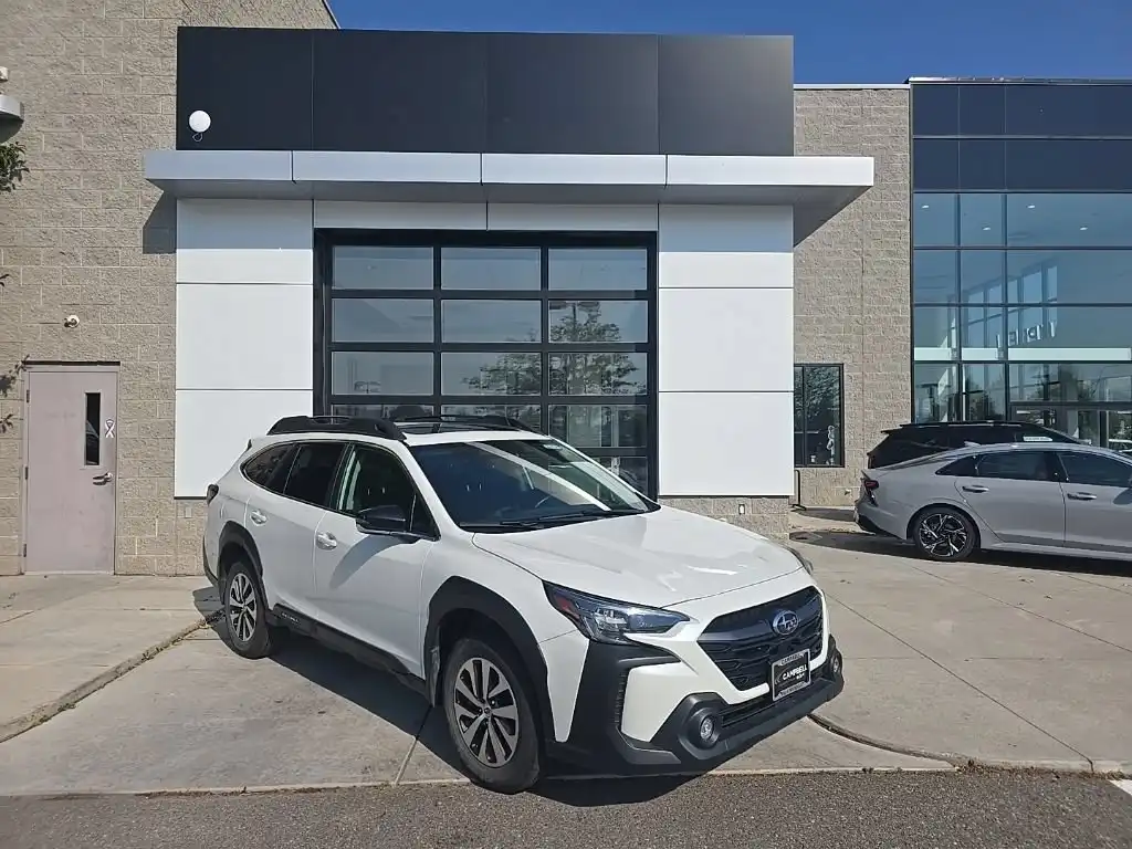 2024 Subaru Outback Premium's photo