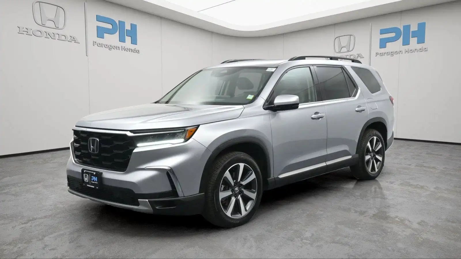 2025 Honda Pilot Touring AWD's photo