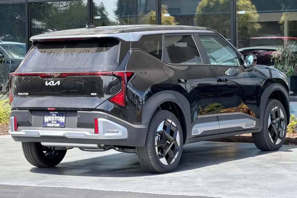 2027 Kia Seltos S AWD photo 4