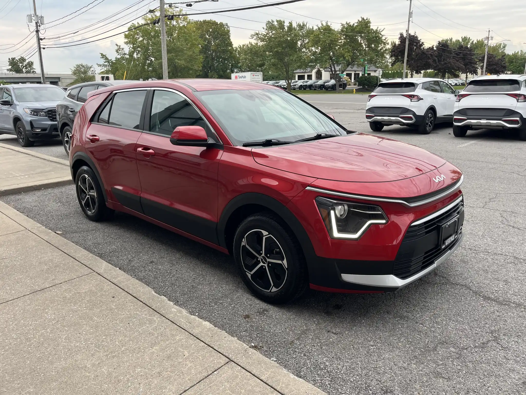 2024 Kia Niro Hybrid LX's photo