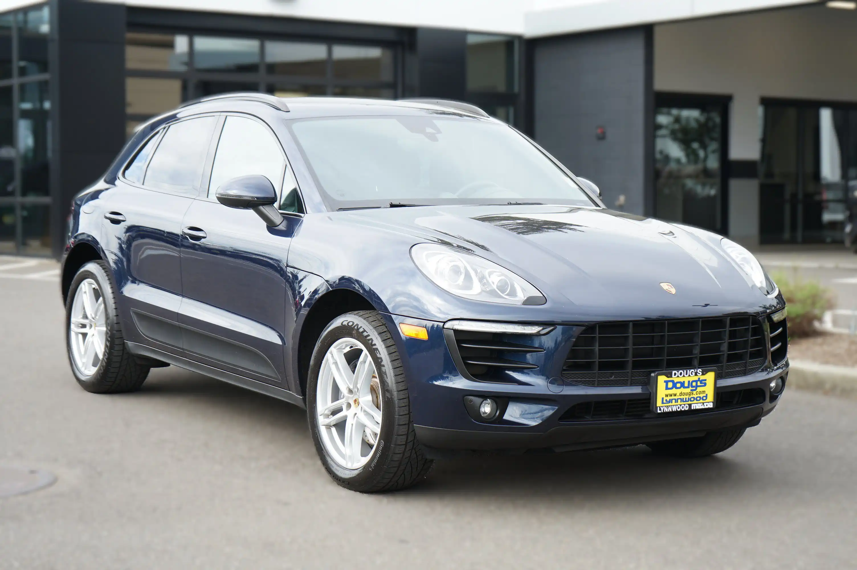 2017 Porsche Macan Base's photo