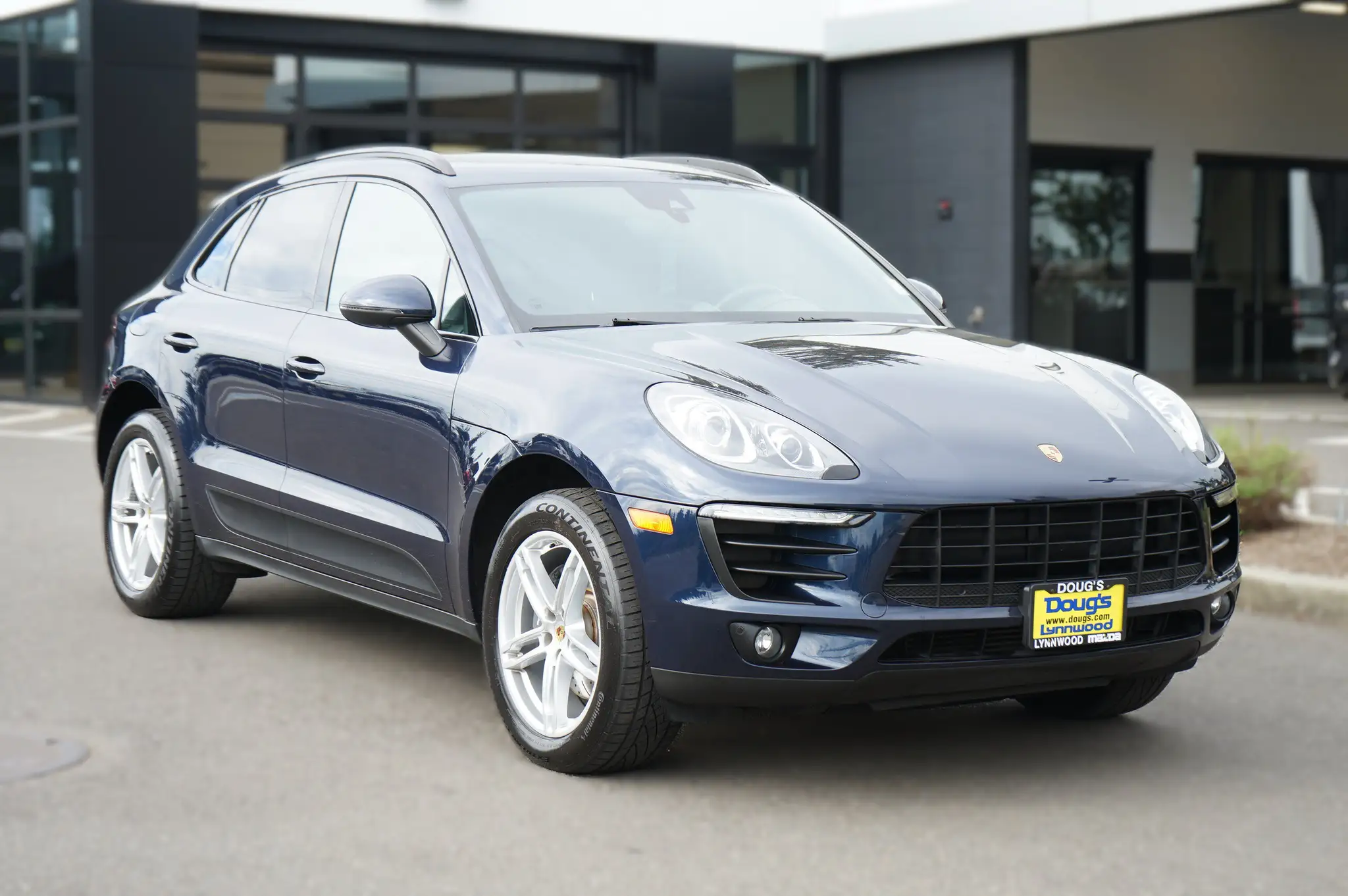 2017 Porsche Macan Base photo 1