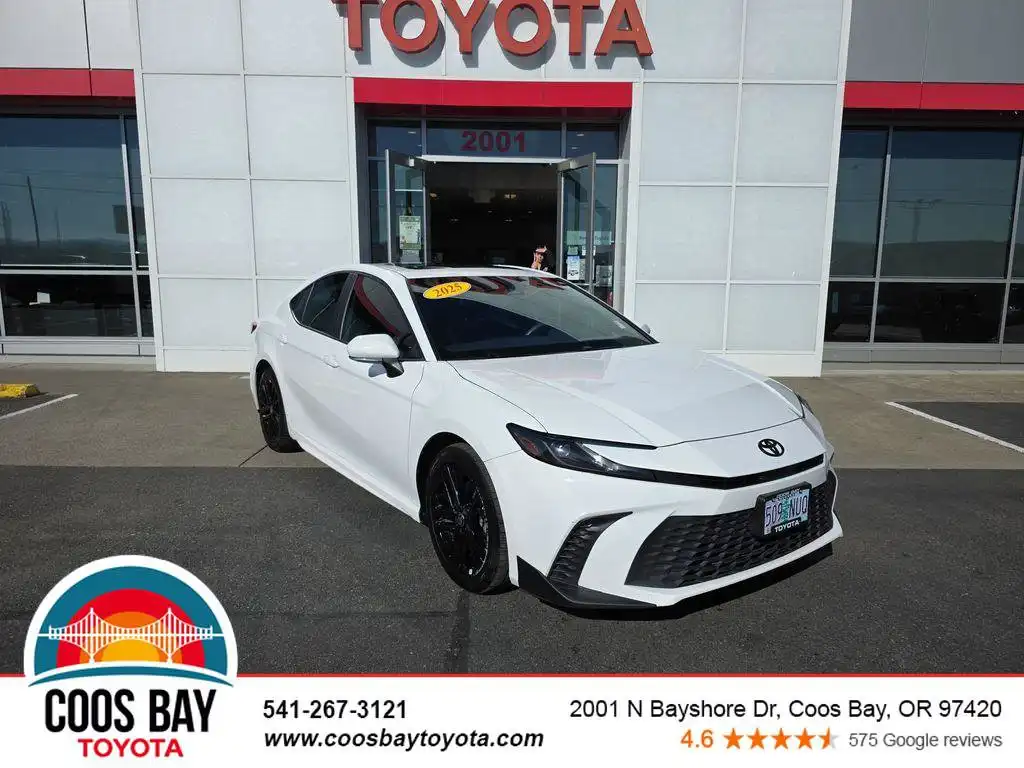 2025 Toyota Camry SE AWD Hybrid's photo