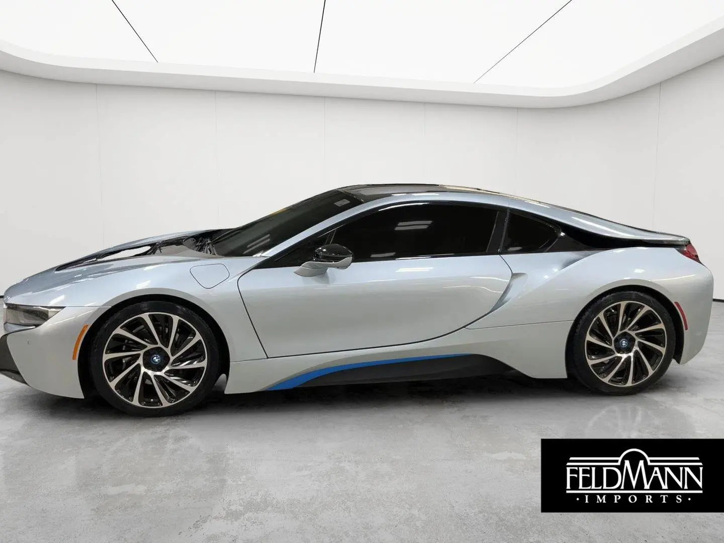 2016 BMW i8 2dr Cpe photo 3