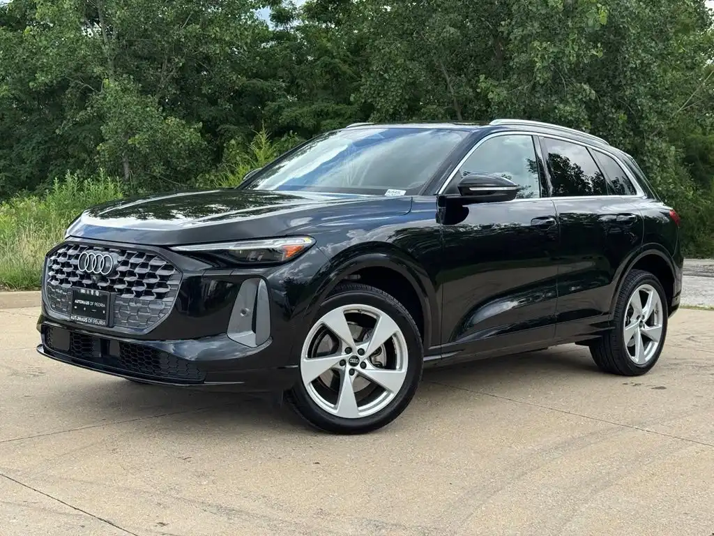 2025 Audi Q5 40 Premium Plus's photo