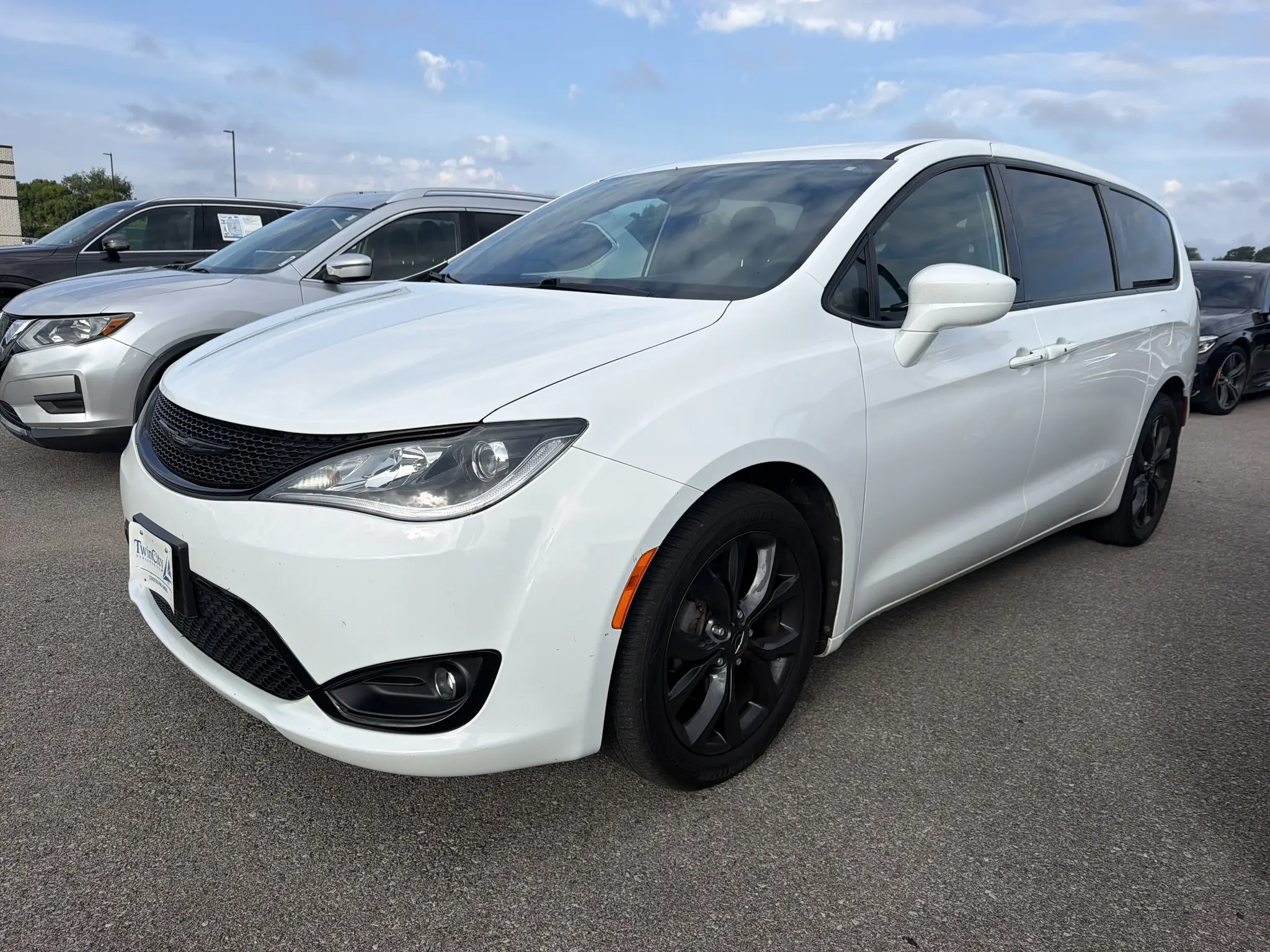 2019 Chrysler Pacifica Touring Plus photo 3