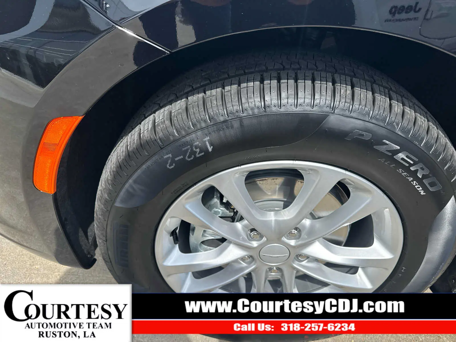 2027 Chrysler Pacifica Select photo 4
