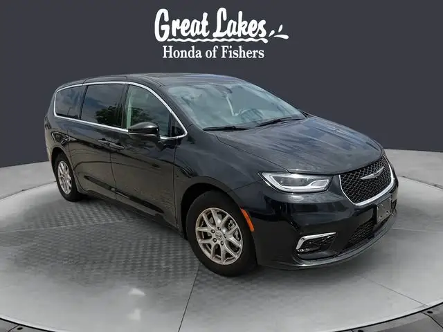 2023 Chrysler Pacifica Touring L photo 1