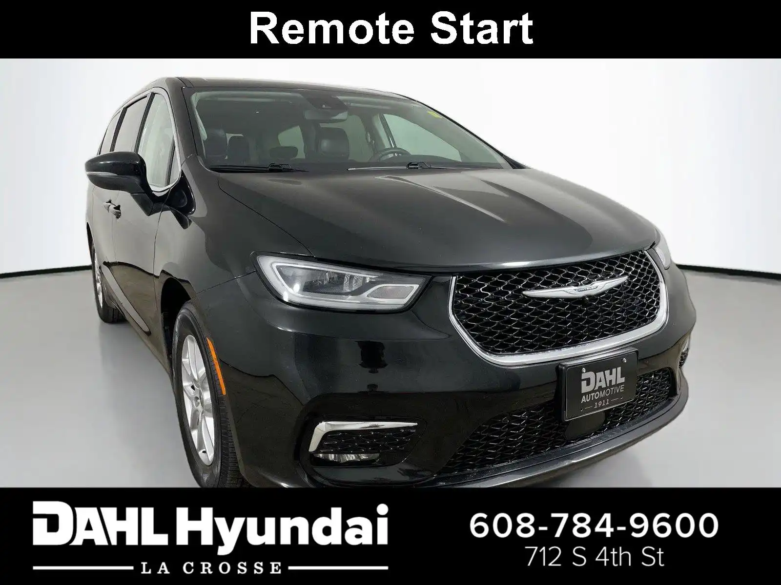 2023 Chrysler Pacifica Touring L's photo