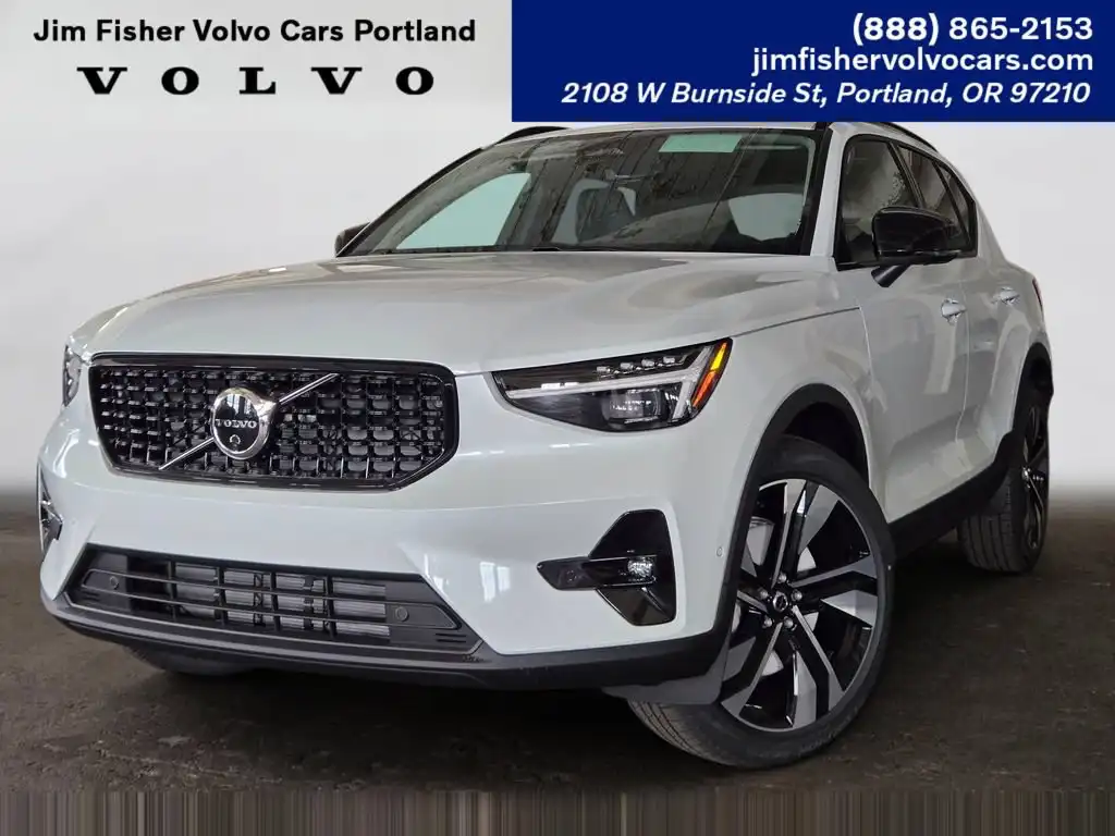 2026 Volvo XC40 B5 Plus Dark AWD's photo