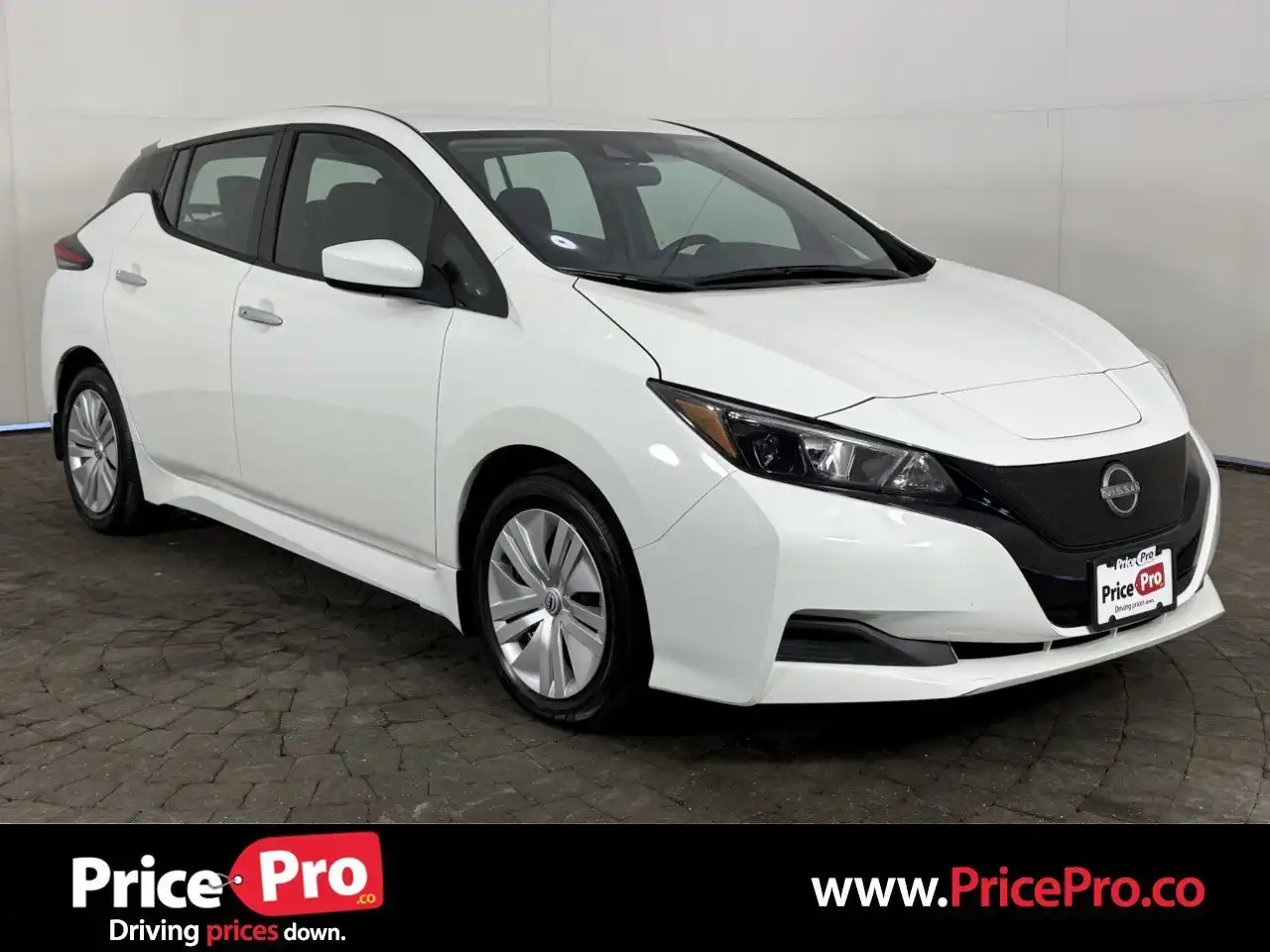2025 Nissan Leaf S's photo