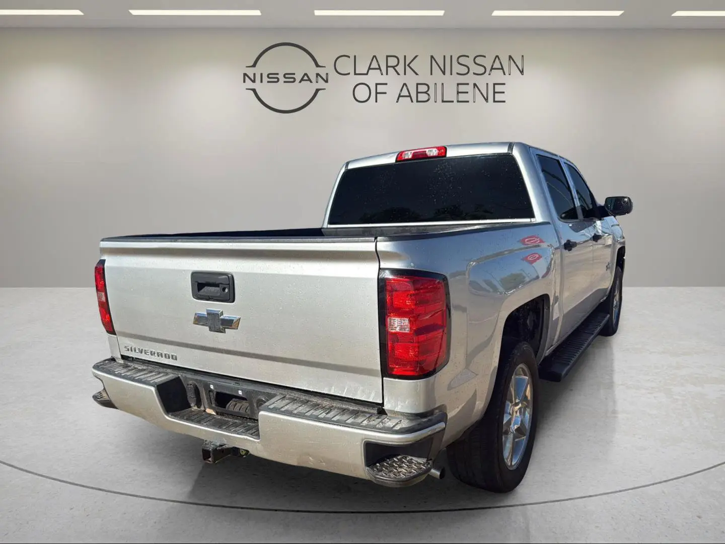 2018 Chevrolet Silverado 1500 Custom Crew Cab Short Box photo 3
