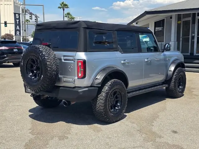 2023 Ford Bronco Outer Banks 4WD photo 4