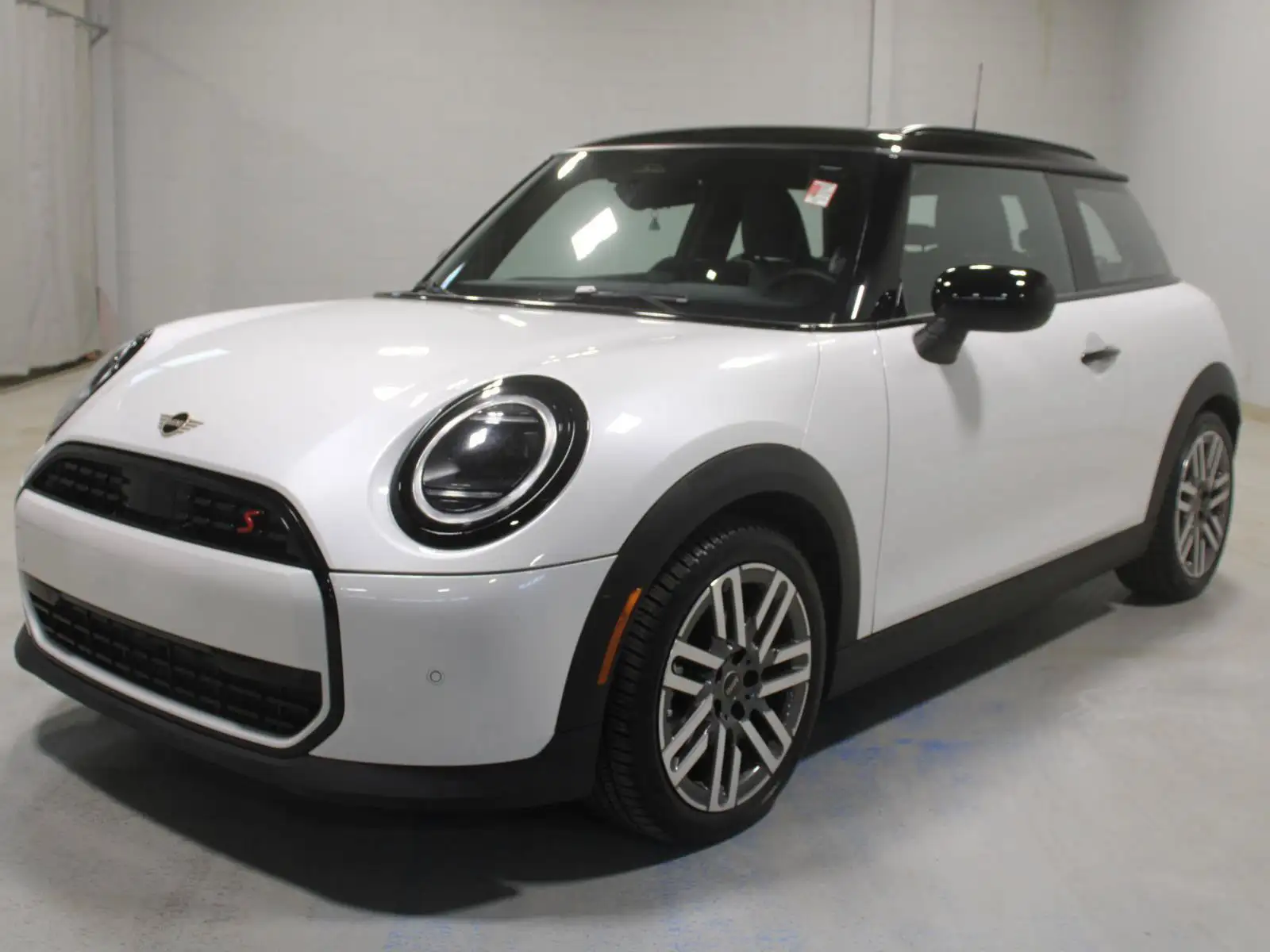 2026 MINI Hardtop Cooper S Signature's photo