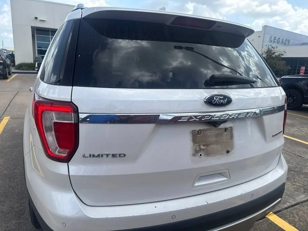 2016 Ford Explorer Limited FWD photo 4
