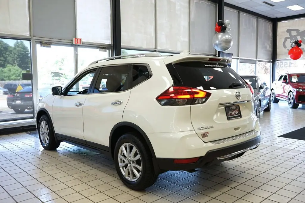 2017 Nissan Rogue SV AWD photo 4