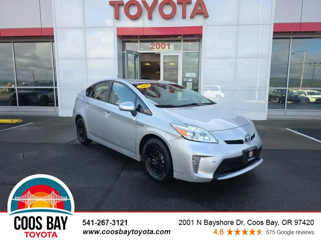 2014 Toyota Prius Three's photo