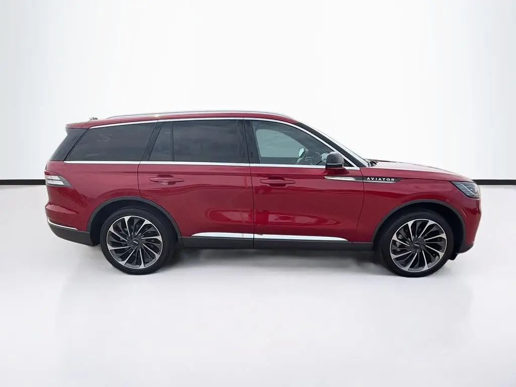 2025 Lincoln Aviator Reserve AWD photo 4