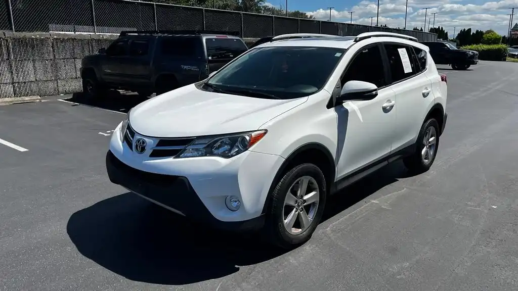2015 Toyota RAV4 XLE AWD's photo