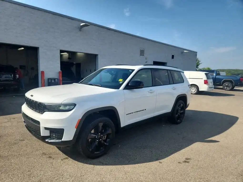 2024 Jeep Grand Cherokee L Altitude X 4WD's photo