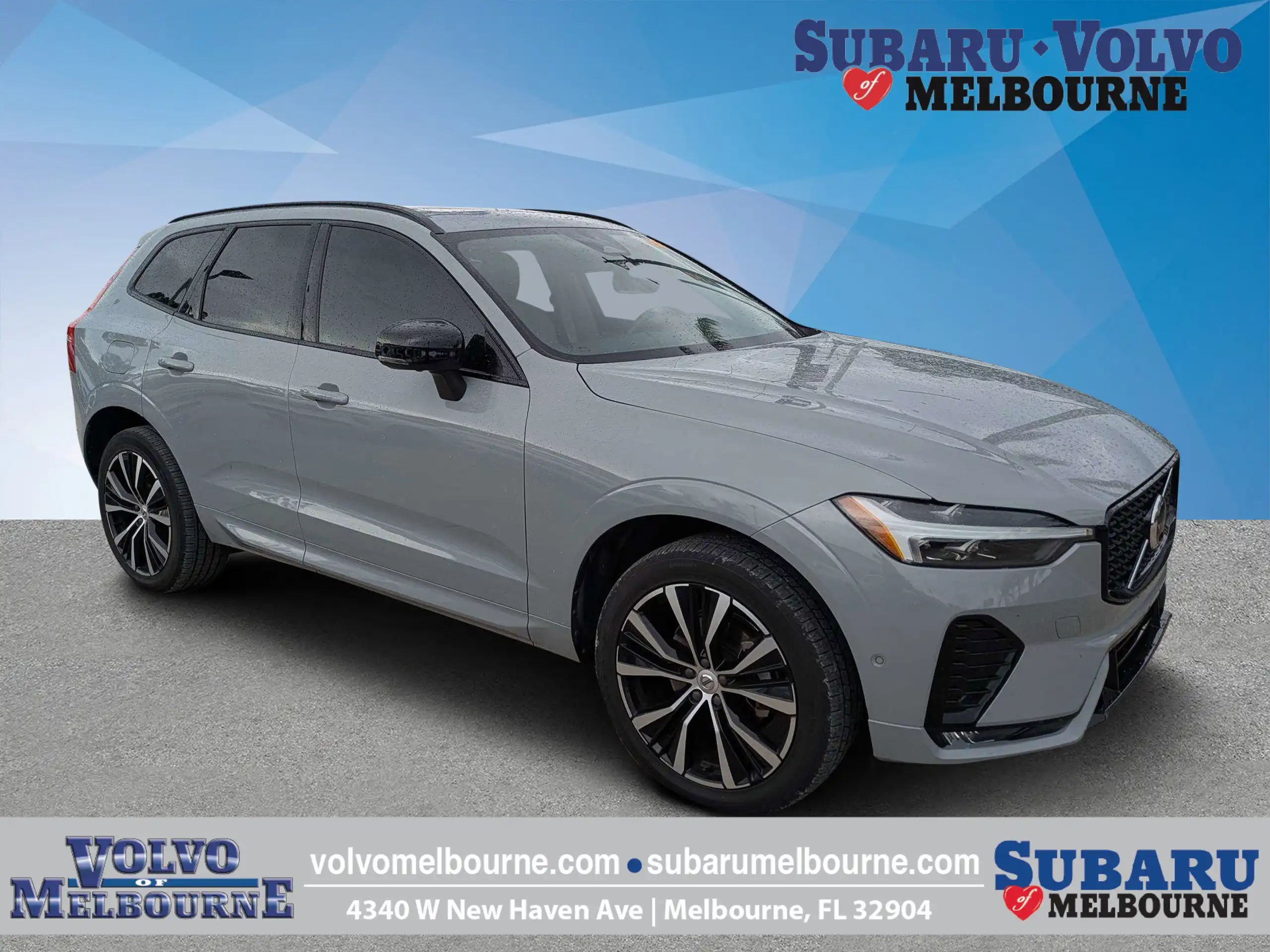 2024 Volvo XC60 B5 Plus Dark Theme AWD's photo