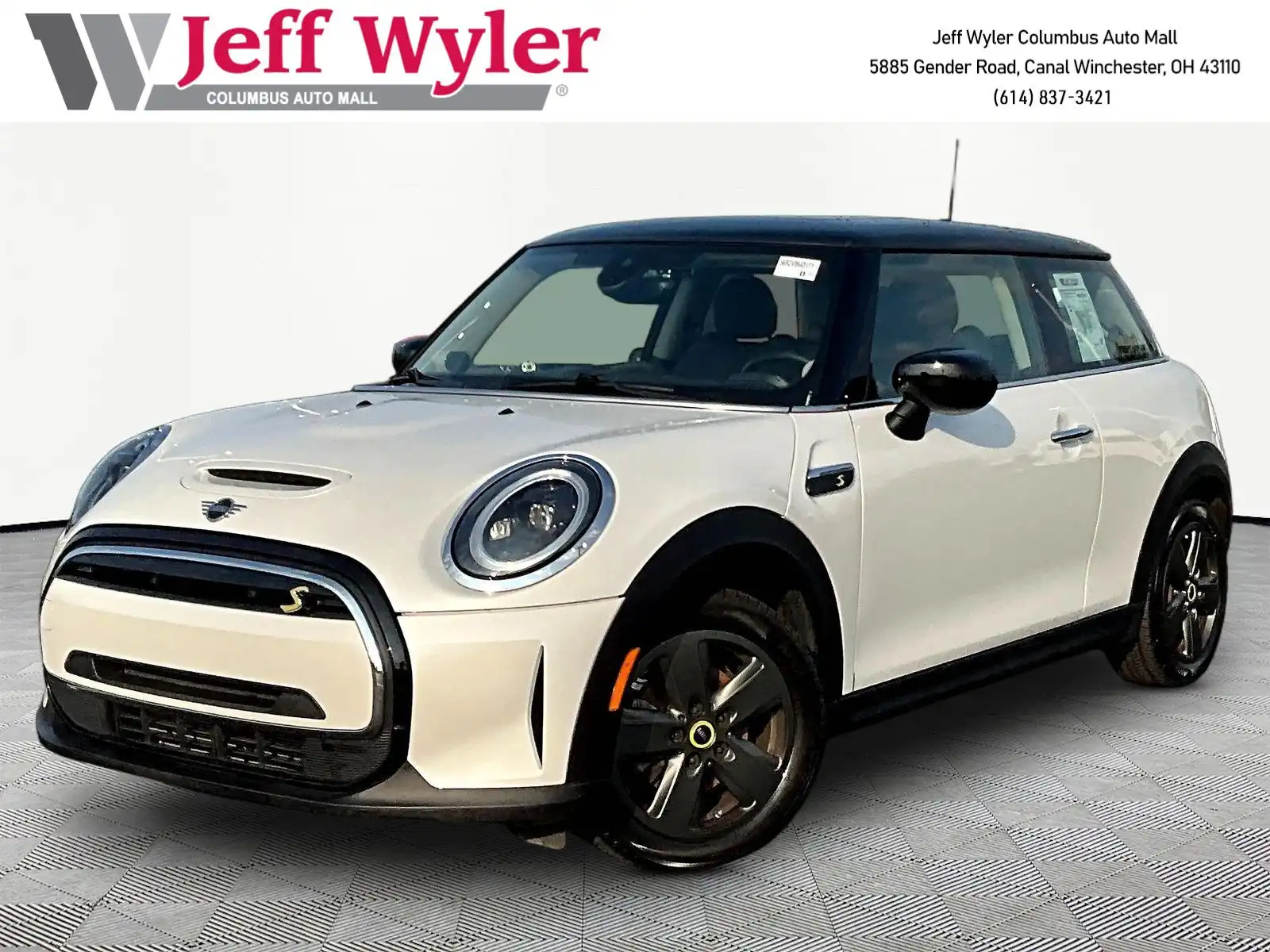 2024 MINI Hardtop Cooper SE's photo