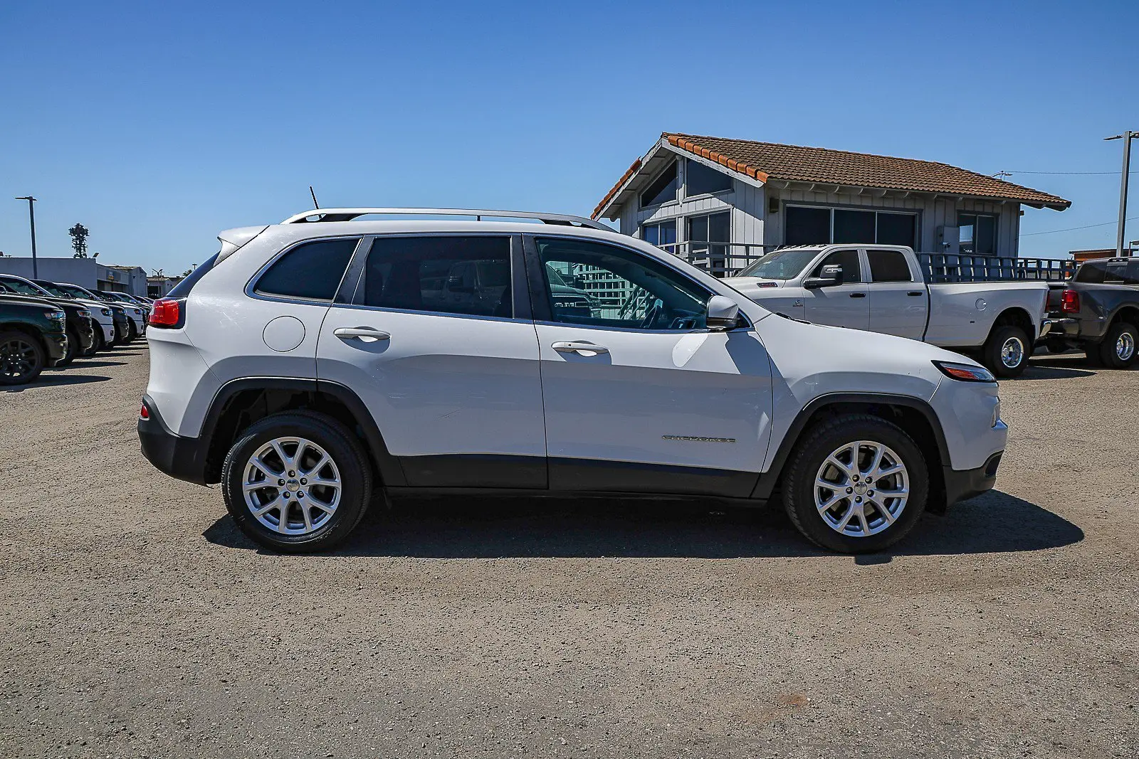 2018 Jeep Cherokee Latitude Plus photo 3