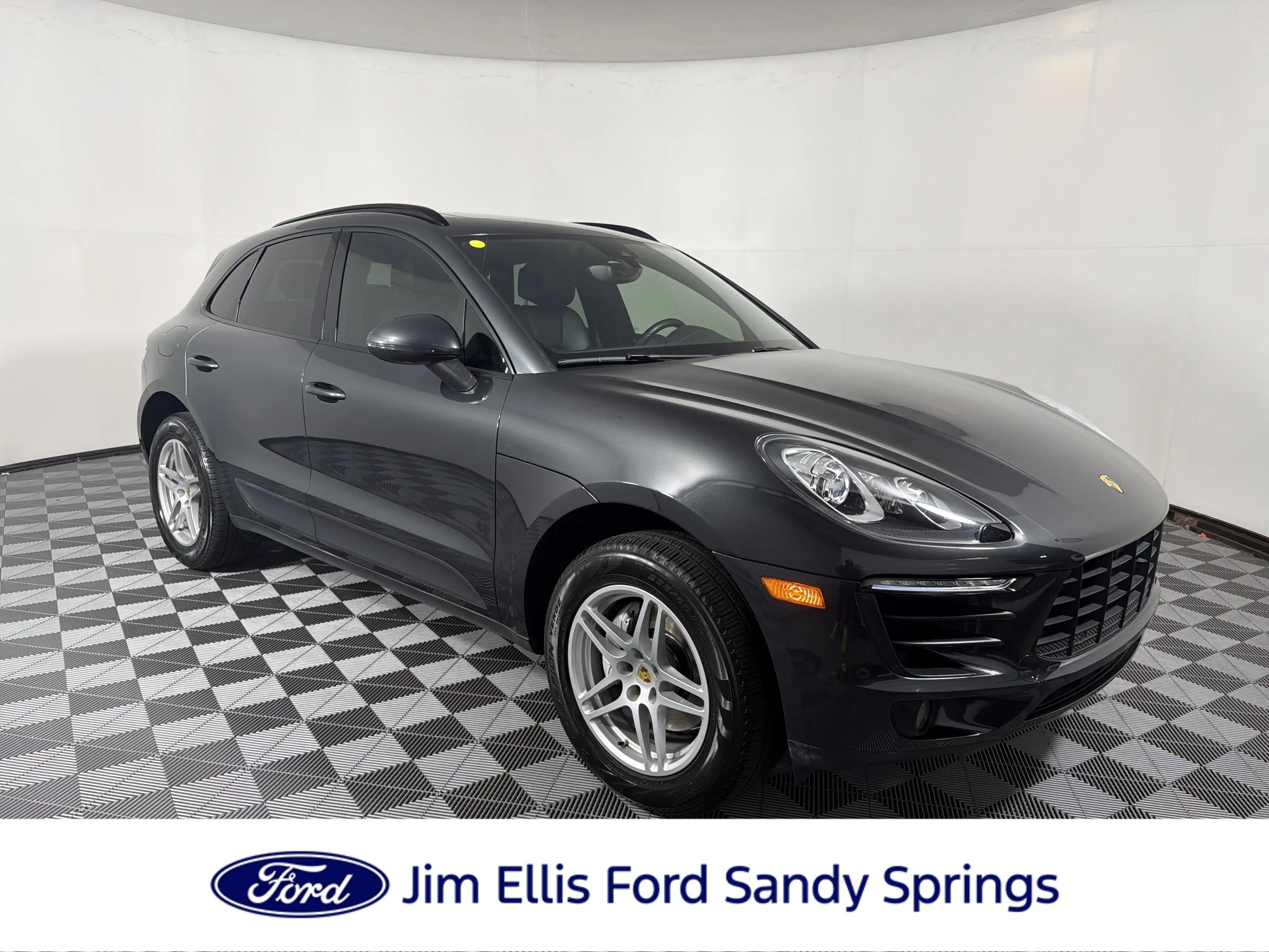 2018 Porsche Macan Base's photo