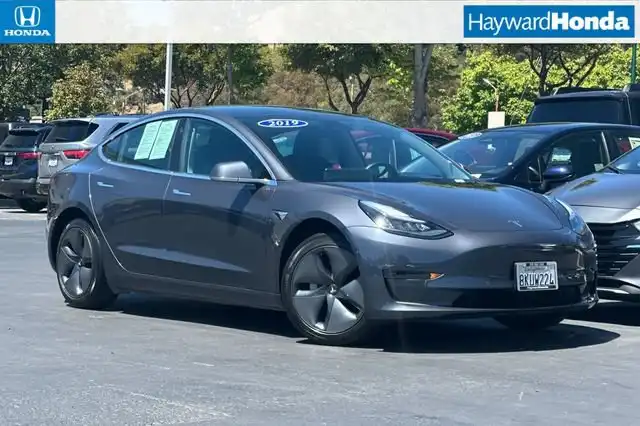 2019 Tesla Model 3 Standard Range Plus's photo