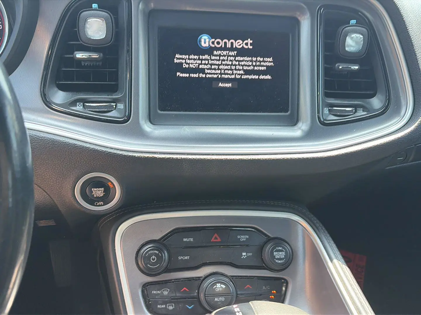 2020 Dodge Challenger SXT Auto photo 4