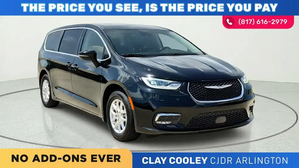 2024 Chrysler Pacifica Touring L's photo